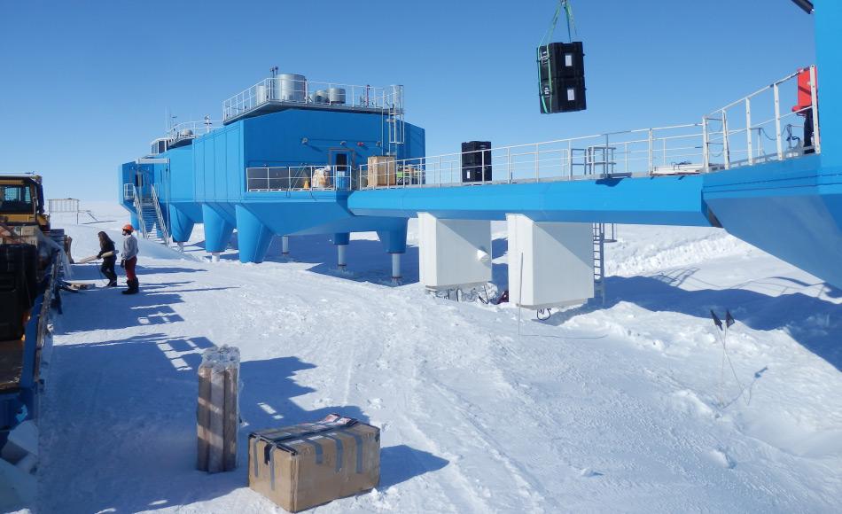 Halley VI spielt eine wichtige Rolle bei globalen Erd-, AtmosphÃ¤ren- und Meteorologischen Beobachtungen. Vor drei Jahren wurde die Station in das globale WMO Netz eingebaut und ist jetzt eine von 3 Stationen in der Antarktis und von insgesamt 29 Stationen weltweit, die solche Beobachtungen durchfÃ¼hren. Bild: NASA