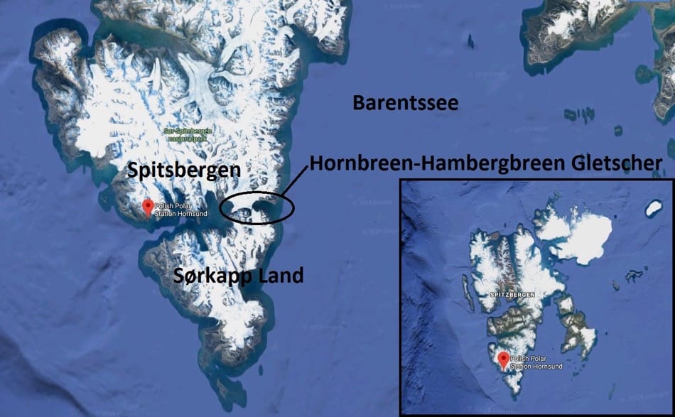 SÃ¸rkapp Land ist nur noch durch ein paar Kilometer Gletscher mit der Insel Spitzbergen verbunden. (Bild: Google Maps)