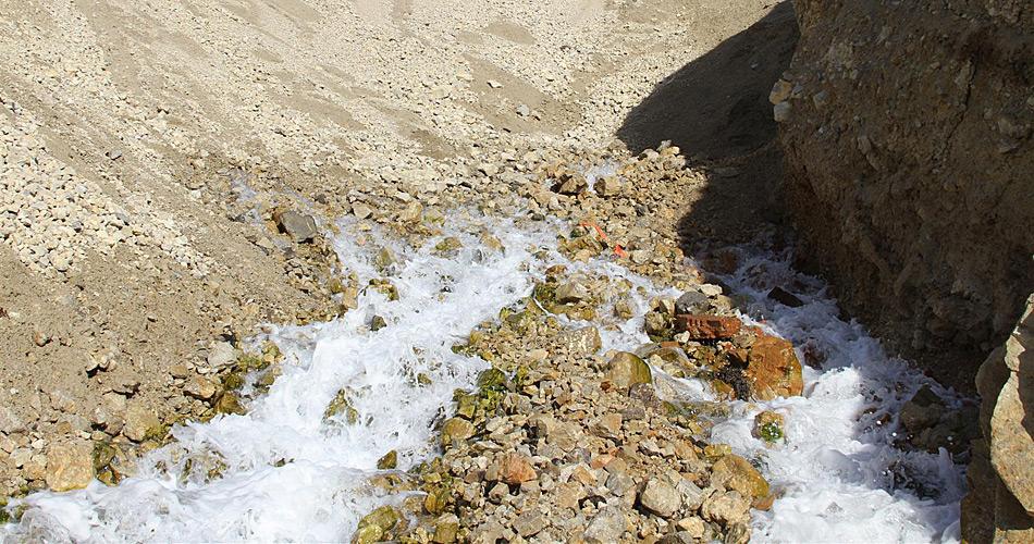 Beim Austritt beträgt die Temperatur des Quellwassers ca. 9 Grad Celsius...