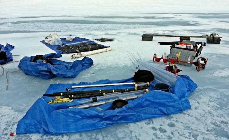 Das Forschungsteam nutzte Sedimentbohrkerne aus einem See auf der Insel St. Paul nahe Alaska zur Bestimmung des Aussterbegrundes. Bild: Matthew Woller