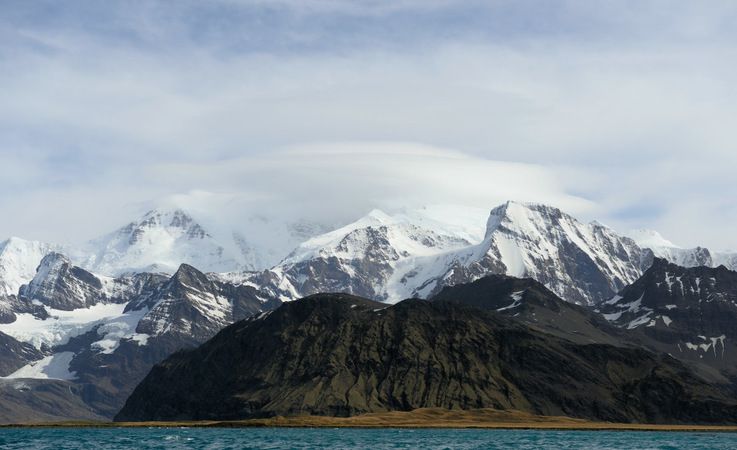 Die Insel, die rund 164 km lang und 33 km breit ist, bietet Nistmu00f6glichkeiten fu00fcr Millionen von